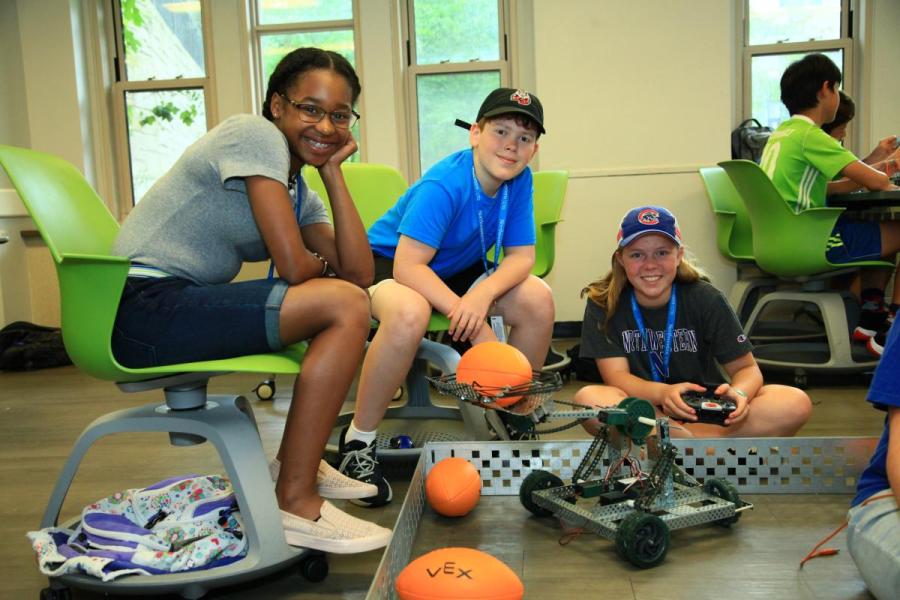 Middle school students in robotics class